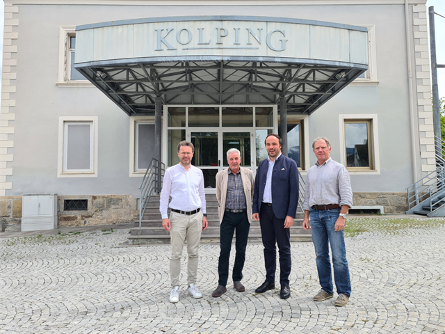 von links: Bürgermeister Griessmair, Hubert Frenes vom Verein Kolpinghaus, Landesrat Achammer, Geom. Gert Fischnaller.